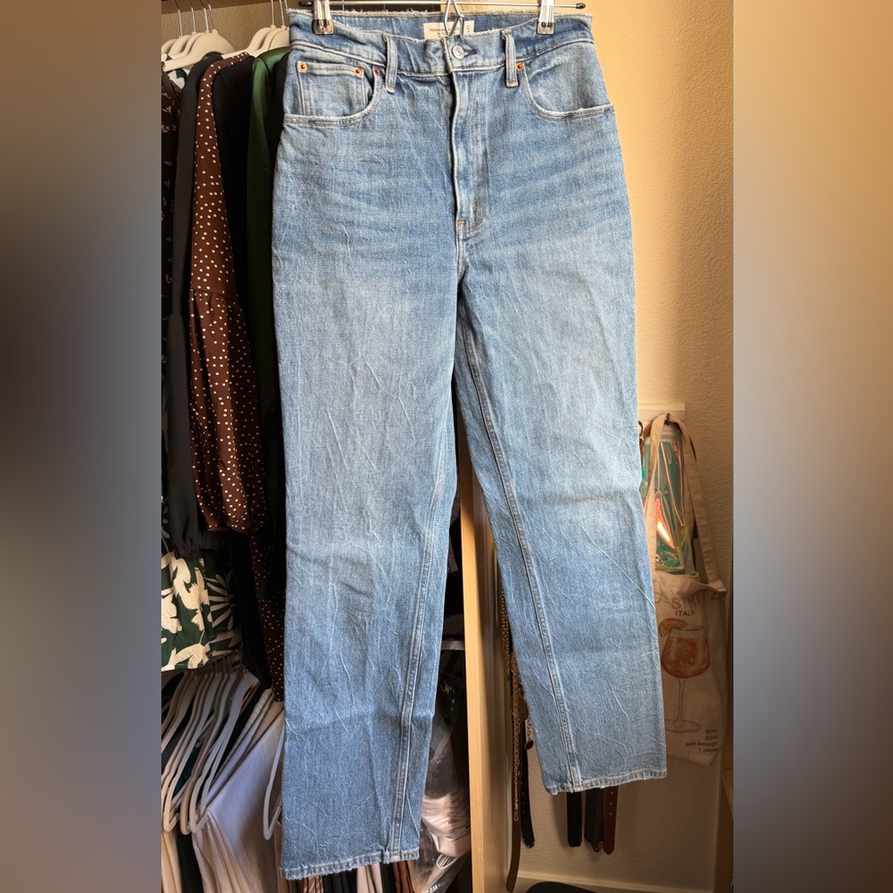A&F 90s Straight Leg Jeans